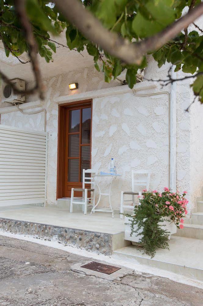 Filoxenia Apartments 2 Palaiochora Exterior photo